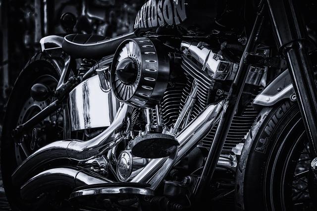 Comparing Motorcycle Engine Trikes with Traditional Models