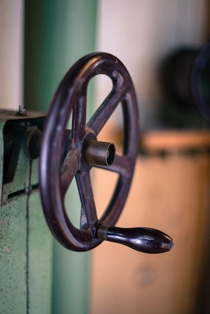 How to Test an Electric Tongue Jack: Ensuring Proper Functionality 2 Ensuring Smooth Operation with Manual Cranking