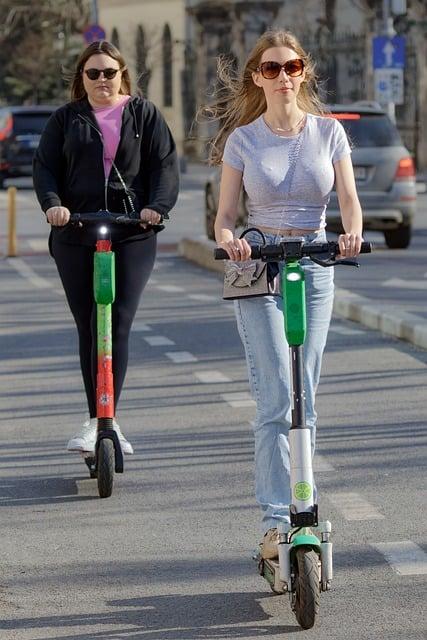 Important Factors to⁢ Consider ⁤Before Riding an Electric Scooter in Virginia